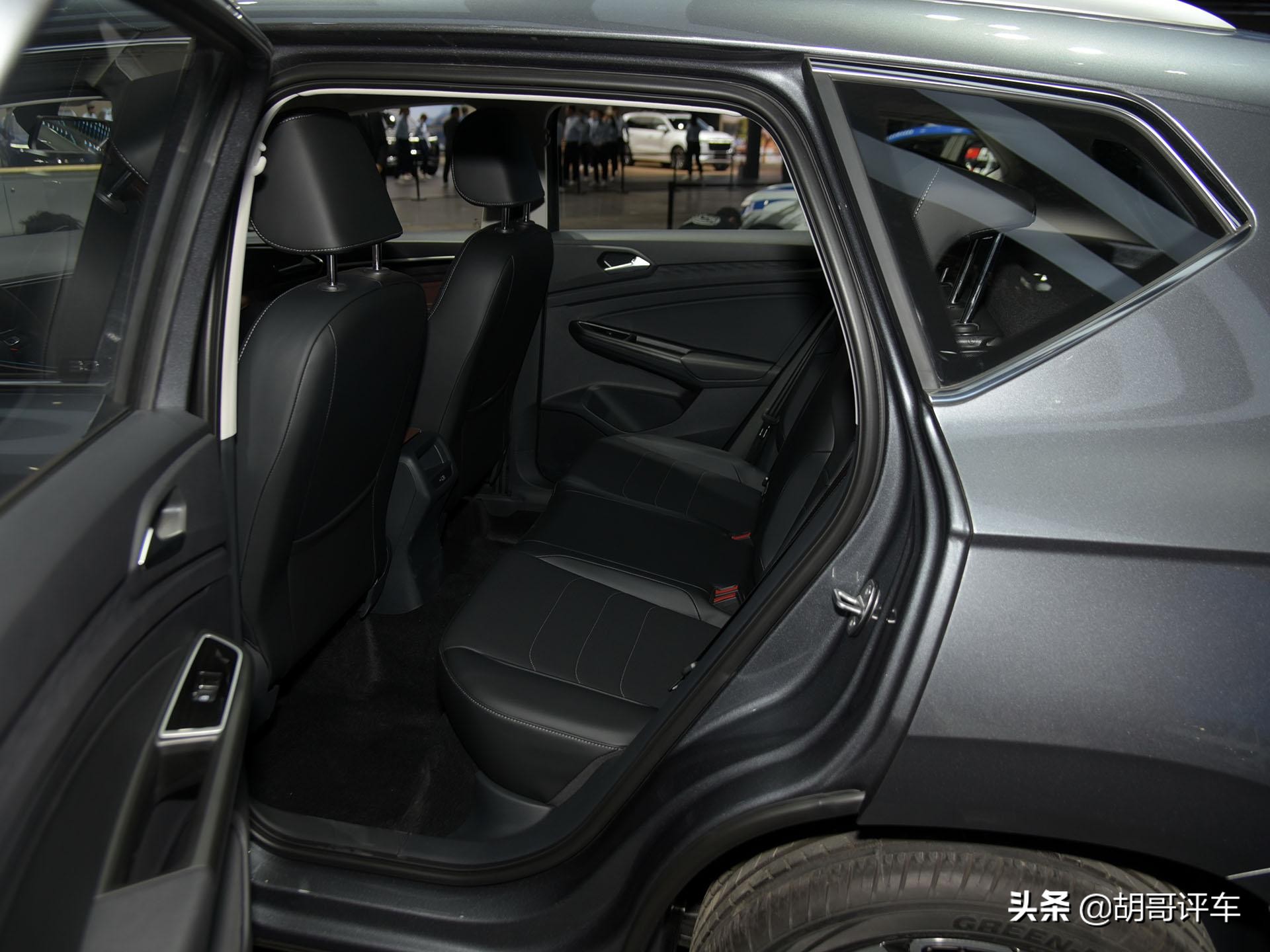 紧凑suv油耗低至6.9L，空间吊打Q3，颜值不错，实拍捷达VS5