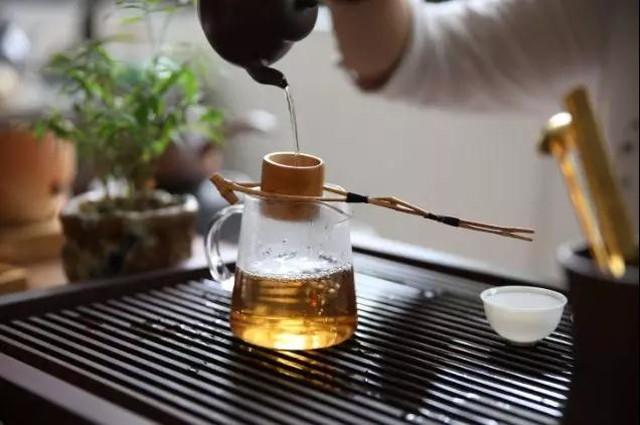 山堂夜坐，手烹香茗，十首品茶诗词，表现古人十种喝茶意境