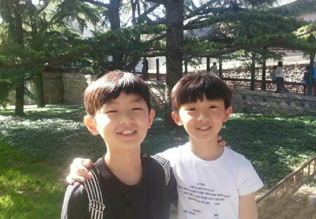 哥哥赴美留学，成为荣誉学生，马嘉祺高考失利，学霸人设太滑稽？