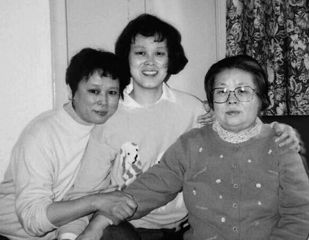 田家英女儿不懂事捉弄毛主席，其父本想批评，主席一句话瞬间消气