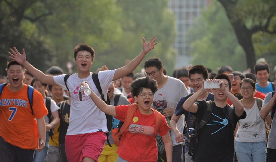 四川高考第一个出考场考生，自信发言玩了半小时，211大学没问题