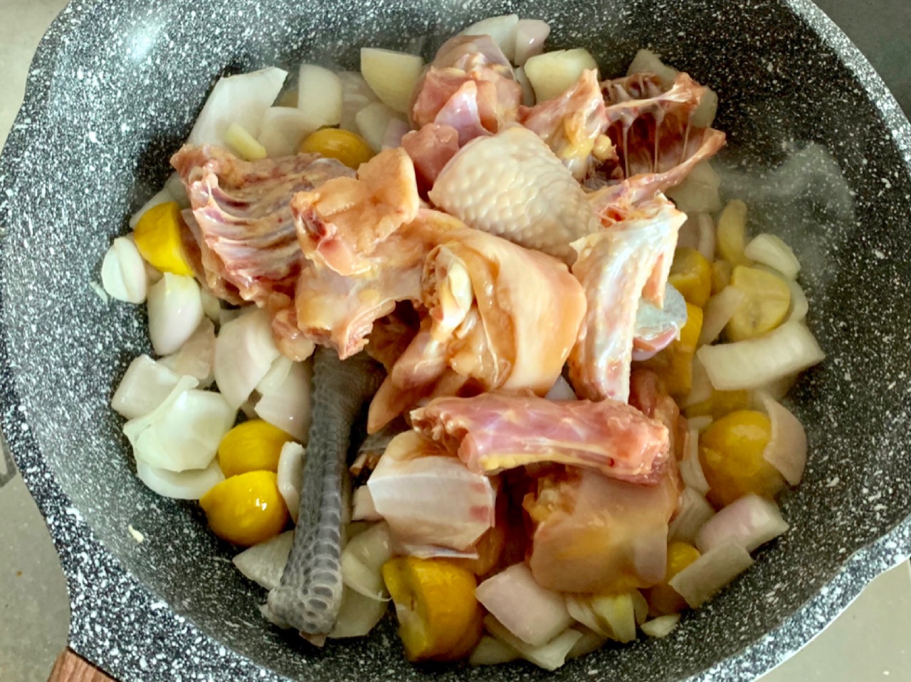 鸡肉这样做太入味了，汤汁浓郁，拌饭吃味道更好