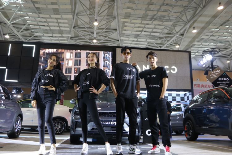 半岛聚焦丨怒减20斤经历残酷选拔淬炼，半岛女记者体验真实车模生活