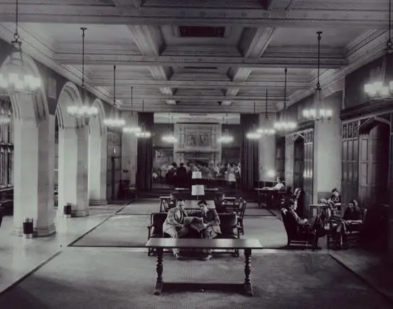 作为世界一流的法学院，这所学校重新定义了法律教育