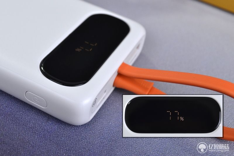 送给果粉的福利时刻 Baseus倍思 布洛克带线移动电源