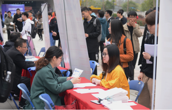 读大学选择省内好还是省外好？两者区别明显，别等毕业了才后悔