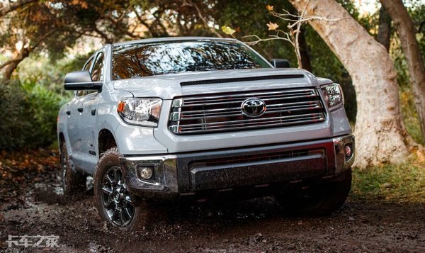 7升v8发动机,在北美只要22万,丰田坦途皮卡真香