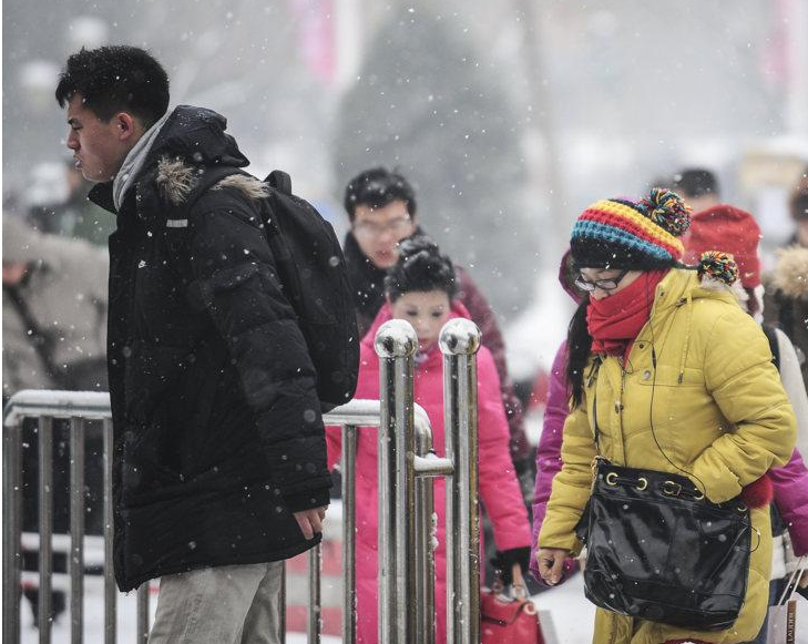 六环外的北京：每天通勤都像春运，孤独迷茫依然向阳