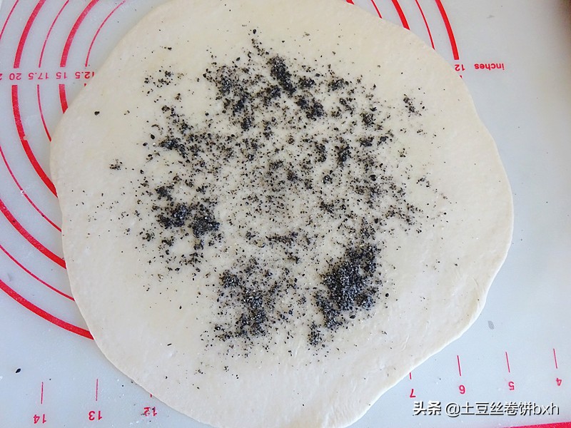 芝麻盐怎么吃（教你做又暄又软的黑芝麻千层饼）