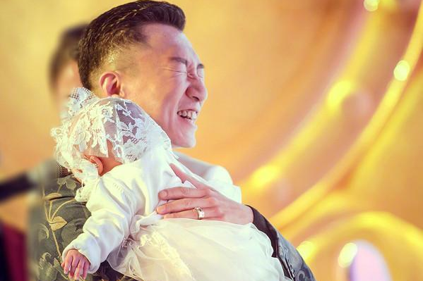 孙红雷第一任妻子(孙红雷的奋斗史:从白手起家到身价过亿,还娶了小15