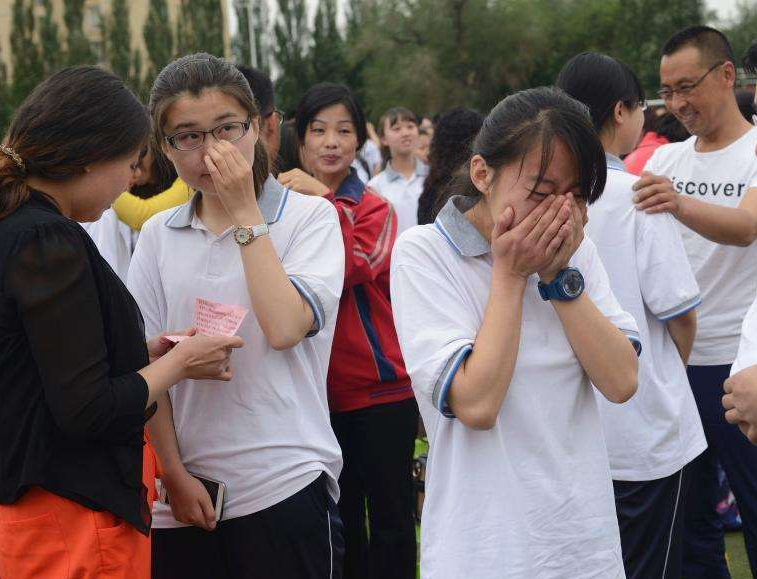 初中时男学霸“扎堆”，高中后逐渐减少？老师：女强男弱已是常态