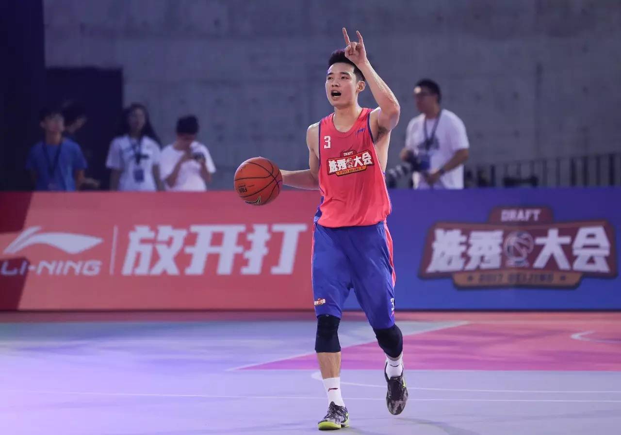 北大学霸刘鸿博，3次CBA选秀终成功，挑灯夜战研究篮球战术