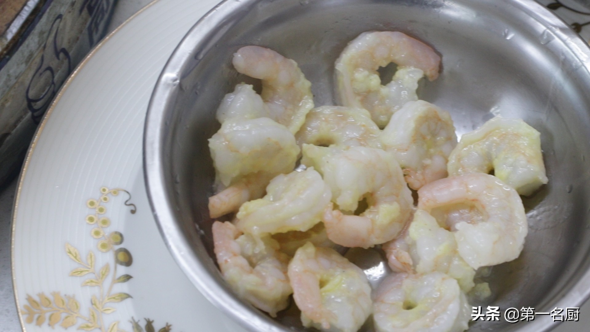 做滑炒虾仁有窍门，学会这两招，虾仁饱满滑嫩，色香味俱全