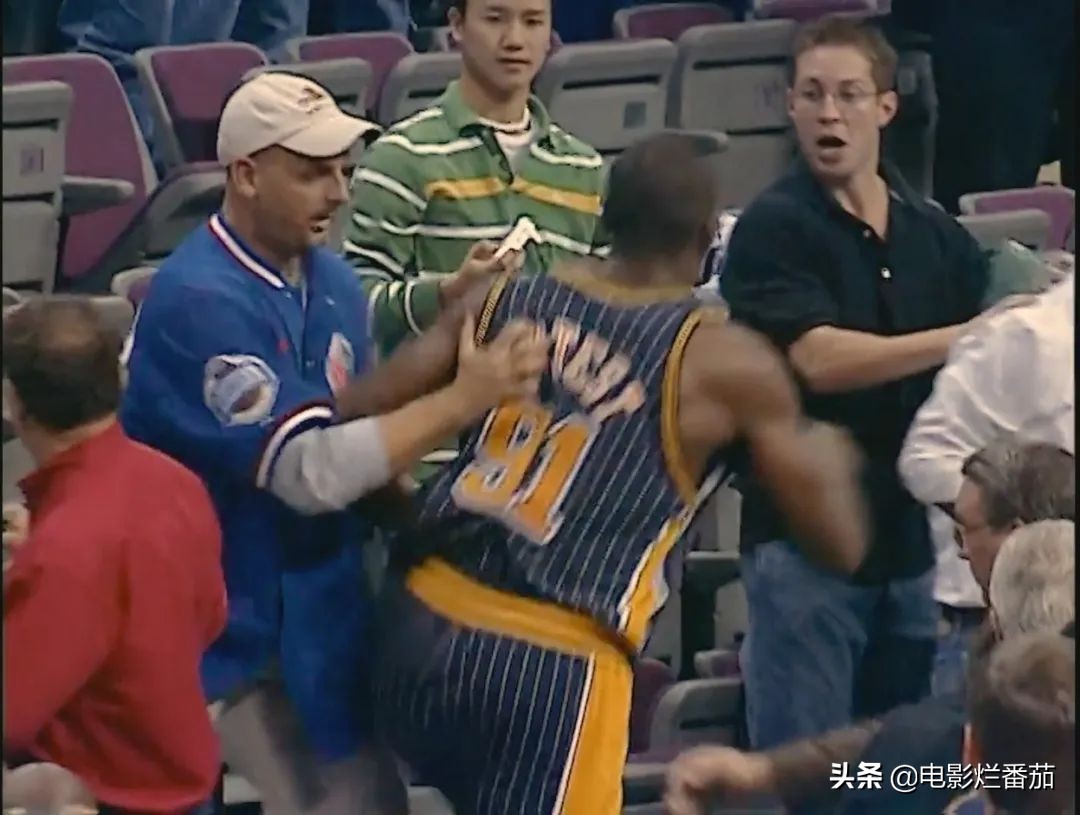 史上最惨烈的NBA斗殴现场！这部纪录片，揭开奥本山宫殿冲突之谜