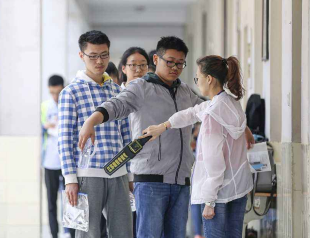 高考考生因“戴金属牙套”无法过安检？新回应来了，家长放下心来