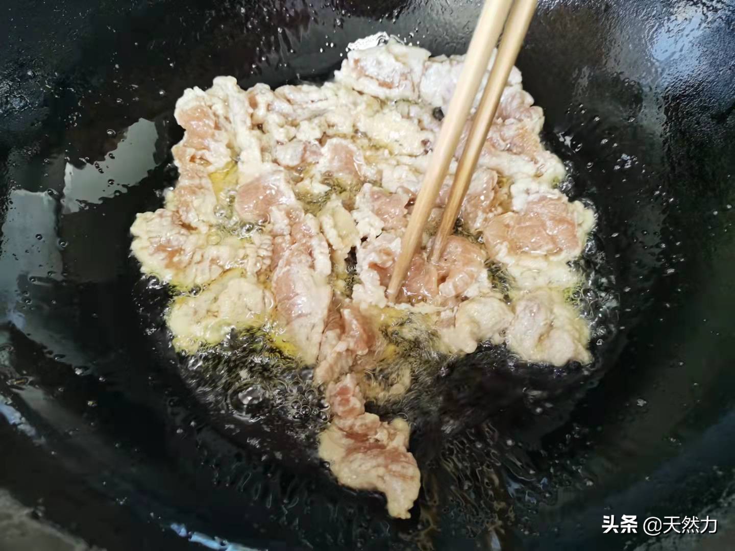木须肉是传统的经典名菜，做法简单，步骤是关键，看一遍就能学会