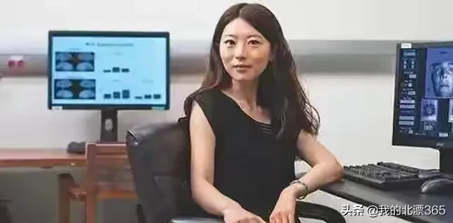 她14岁750分考入清华，现居美国，问其何时回国时，她委婉拒绝。