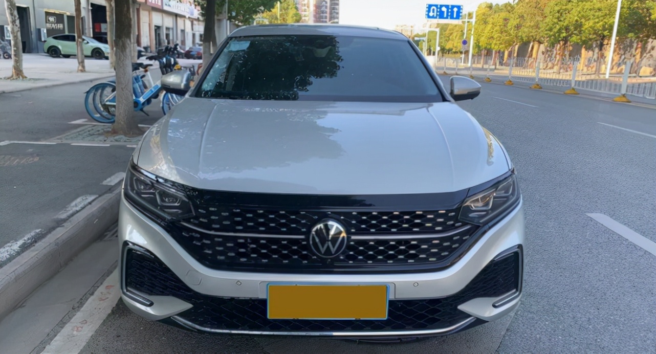 大众帕萨特真实油耗被晒，车主坦言：适合很多年龄段的好车