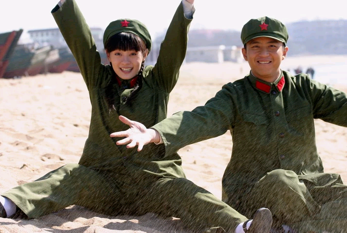 冯小刚怎么也没想到，当初嫌弃“秀恩爱”的邓超，如今却高攀不上