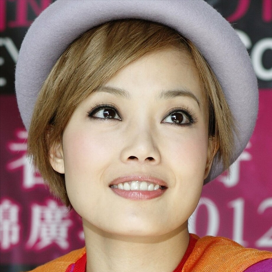 舒淇的方脸 pk 范冰冰的瓜子脸对比照参考一下.