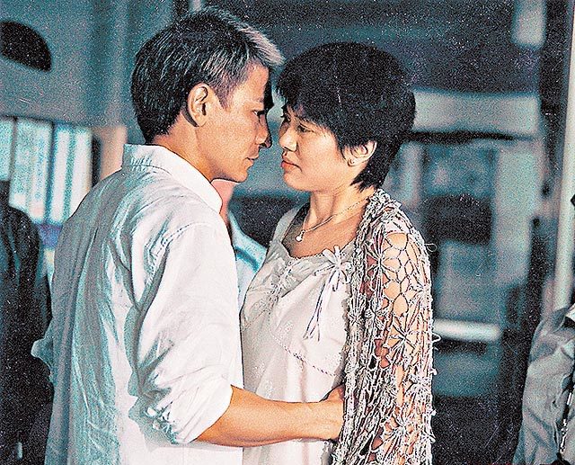 特别是警局道别那里,袁咏仪和刘德华的对手戏,有感情,更有诀别.