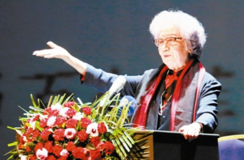 南开大学录取通知书送两颗莲子，是因为校内有一湖与一士