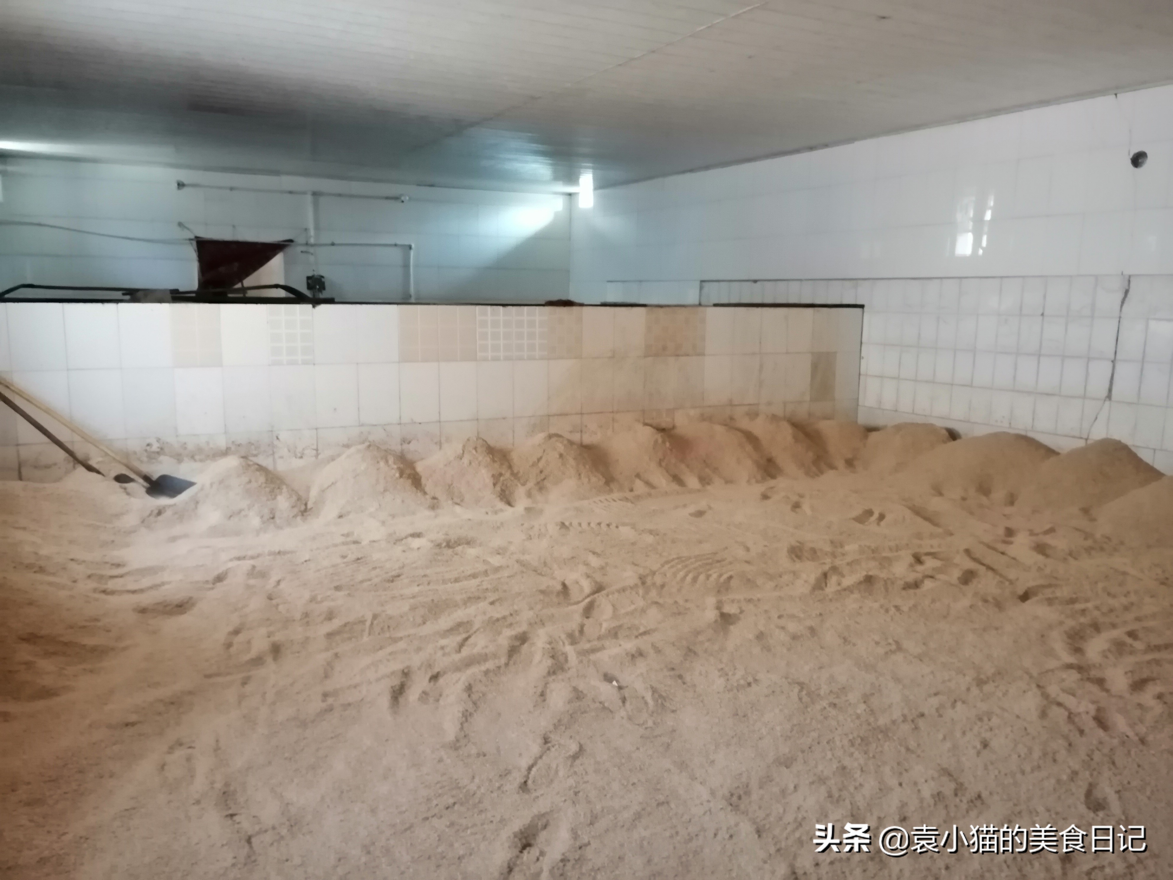 宝鸡80岁老爷爷在窑洞里做醋30年，酸香味浓！西安人开车来打醋