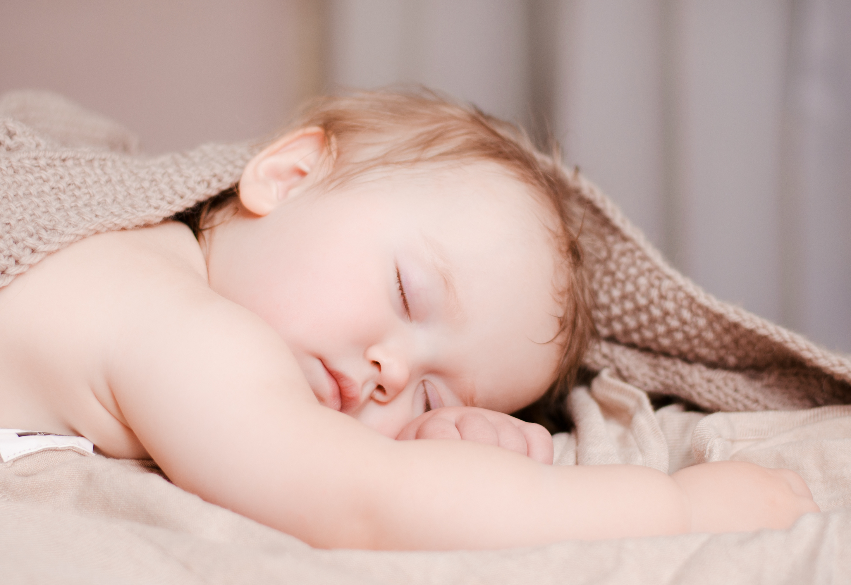 ¿Tu bebé se duerme muy tarde? Cuantas hora debe dormir un niño y a que ...