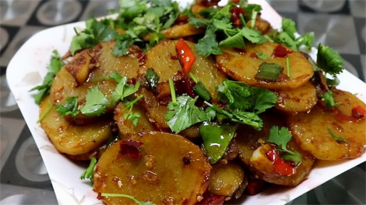 土豆片怎么做（三分钟教你做出好吃的炒土豆片）