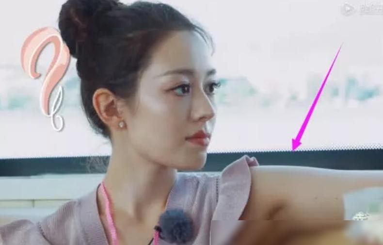 吉娜的“美人腋窝”彻底火了！她抬起手的瞬间，网友快速截图保存