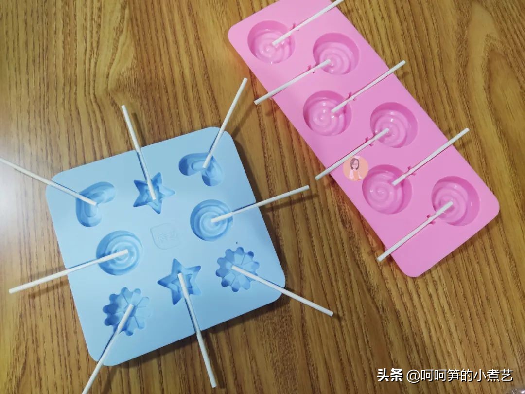 过年啦，小朋友怎能没有零食吃，教你制作牛奶棒棒糖，简单又好吃