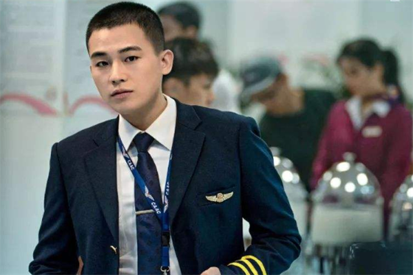 百亿票房榜，吴京和沈腾超过200亿实至名归，这三位有点争议