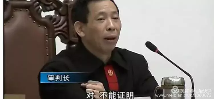 律师当庭拍桌怒斥法官被赶出法庭十分钟后又被请回，休庭意见被采纳 两任审判长神秘退出