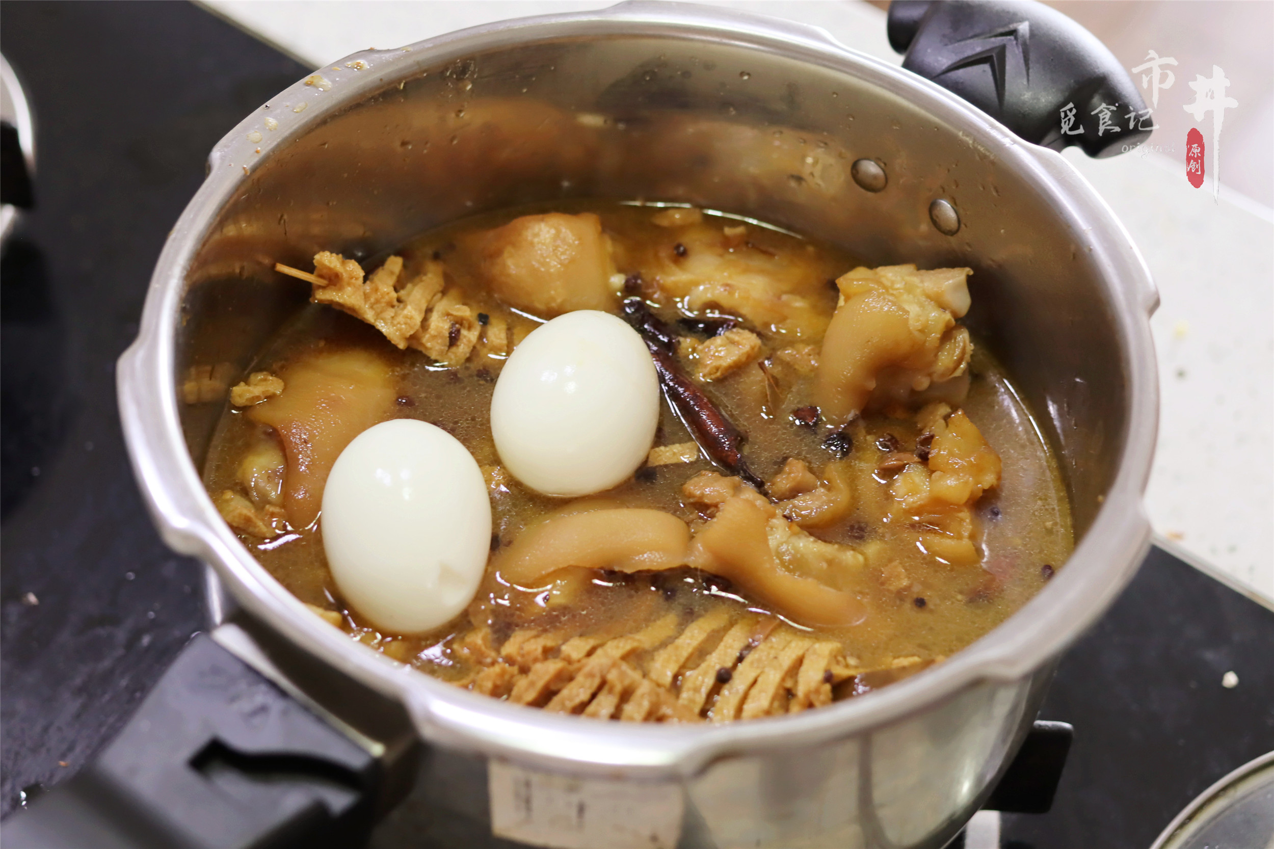 做红焖猪蹄，这2样和猪蹄是绝配，炖一起香而不腻，酥烂软糯