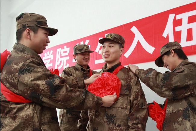 专科生从军入伍，到底算不算“大学生士兵”？8个好处本科也羡慕