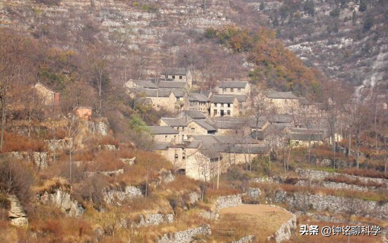 中国第一鬼村“封门村”有多神秘？主播夜闯鬼村，晚上又报警求救