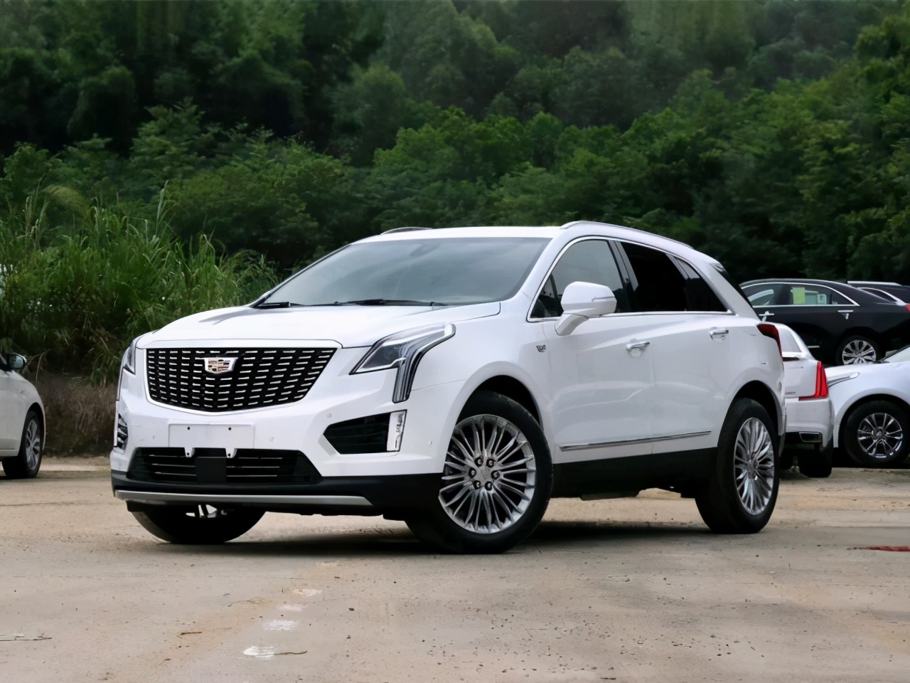 开完凯迪拉克XT5，再换到奥迪Q5L上，老司机：对比后就知道差距