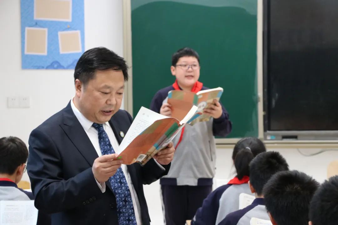 宜宾成外校长雷从树：少开会，少坐办公室，多“逛”校园