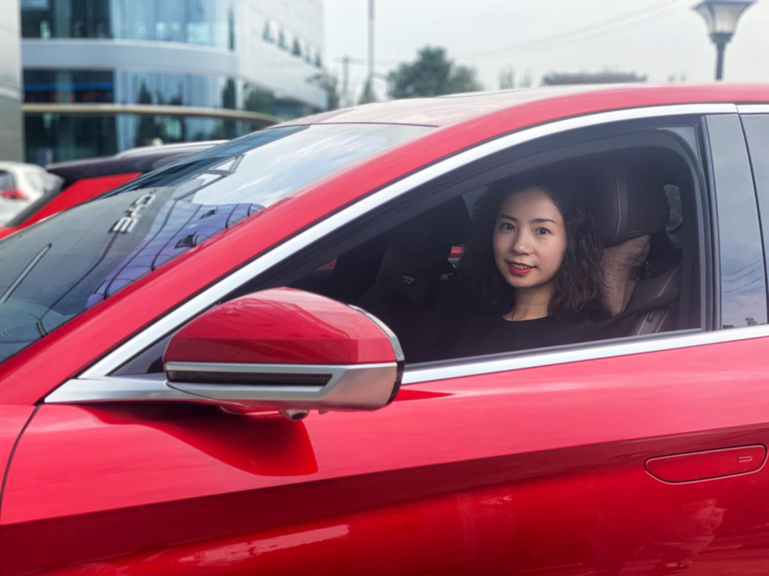 不选豪车选比亚迪？听听美女车主怎么说｜汉EV 车主说