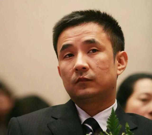 炒房的后果：曾经的江西首富，如今躲债香港，父亲葬礼都不敢去