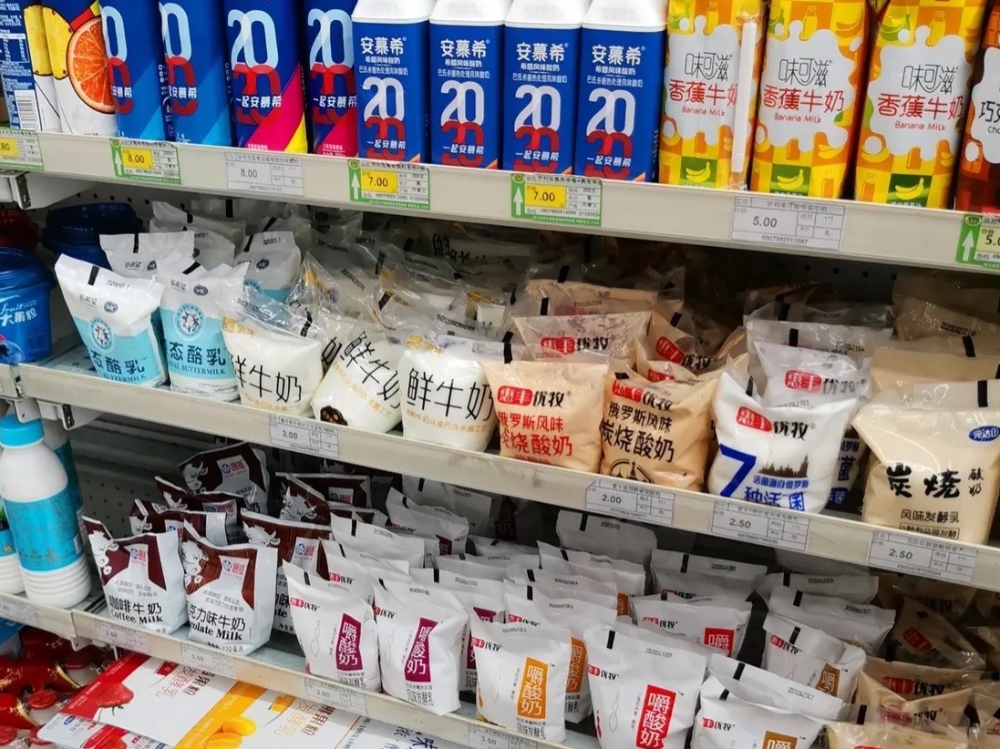 内蒙古伊利阳光舒活奶，专为孕期女性研制，富含叶酸和钙质，口感香醇。