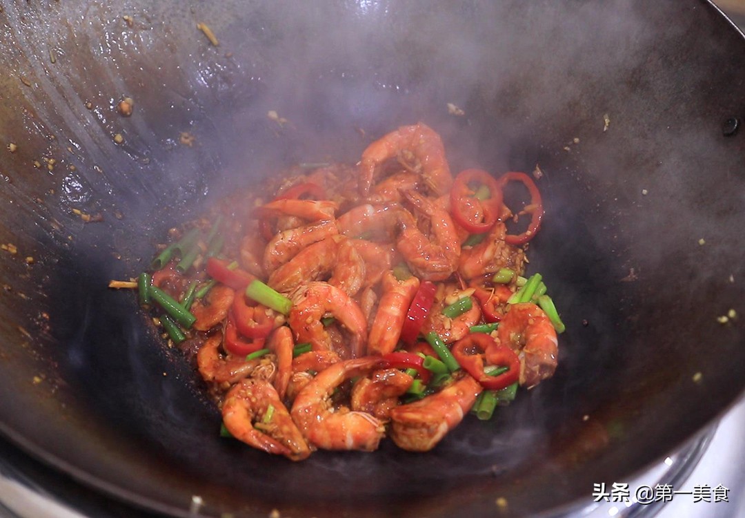 想吃虾不用再去饭店了，教你5种做法，简单易学，天天换着做