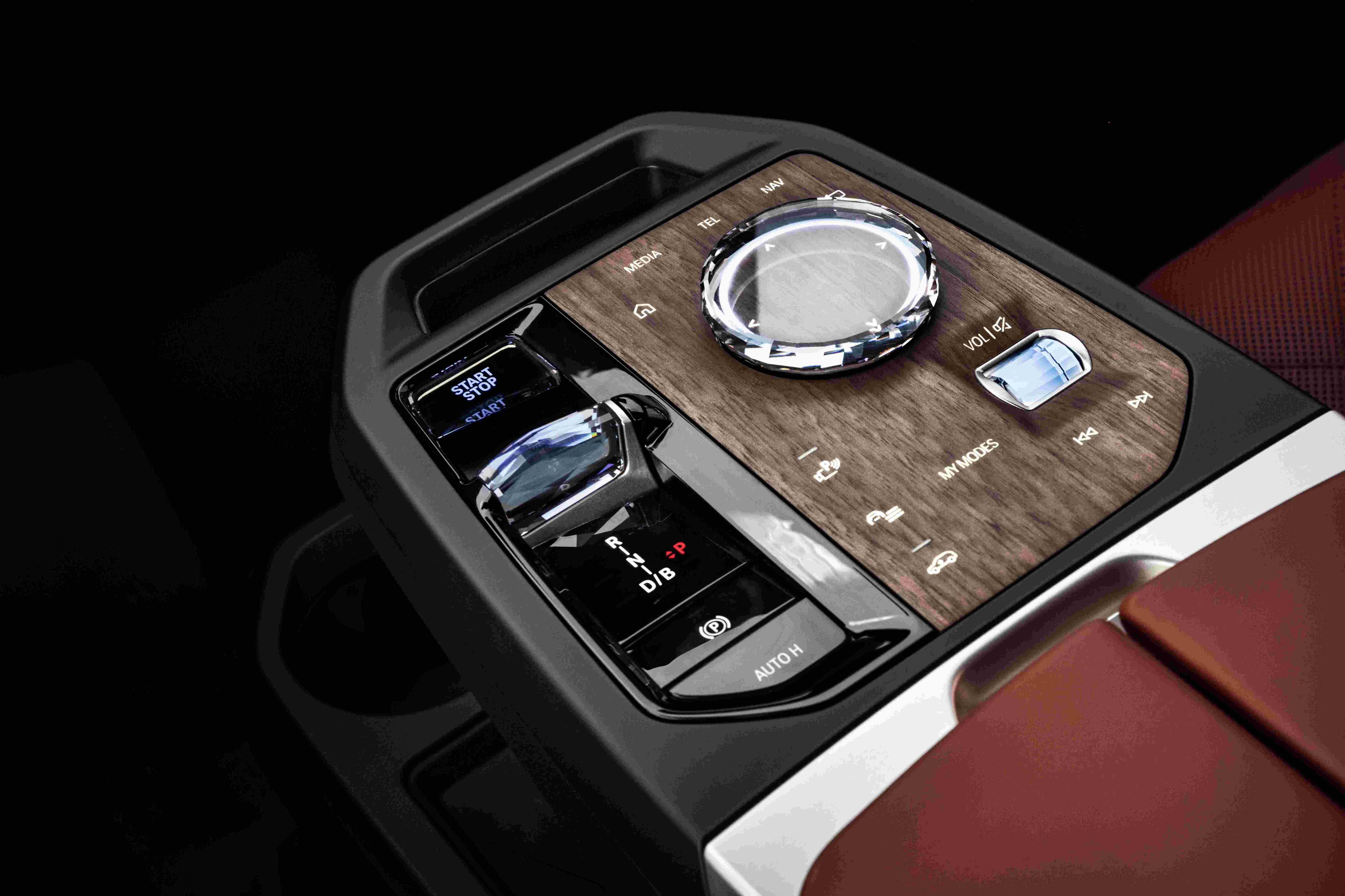 超越电动 引领未来豪华——创新BMW iX广州车展正式上市