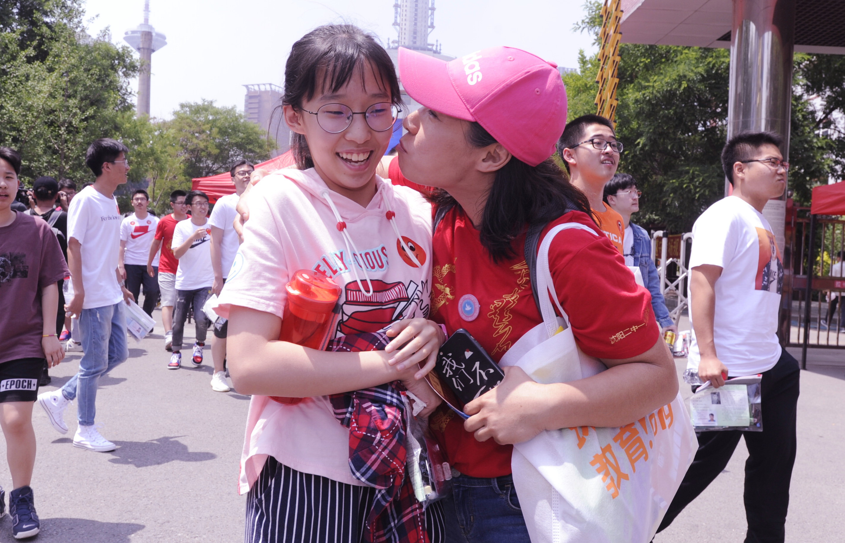 辽宁高考作文青春爱国主题 考生：题熟悉，答得顺