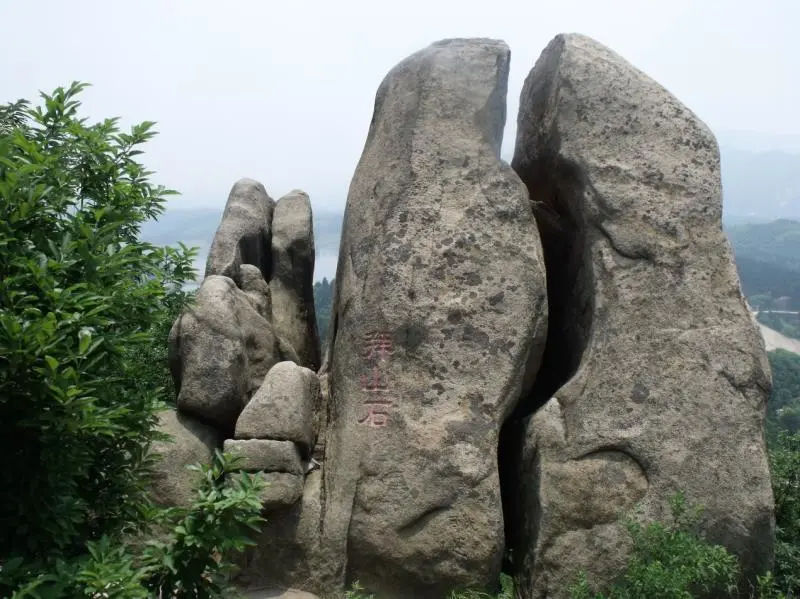 夏天的香山湖，水畔歌声袅袅入语，水光山色在目，诗情画意在心