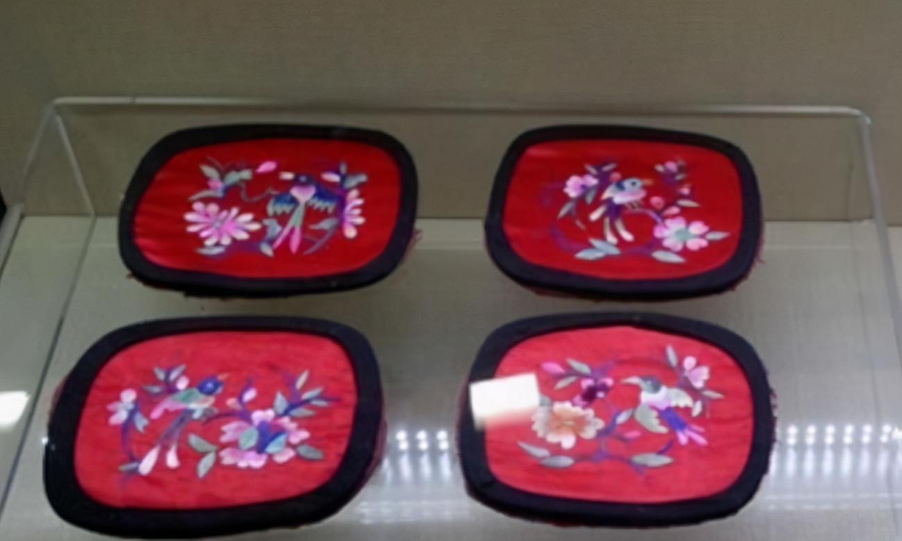 《觉醒年代》中的葛妈妈：休夫办女校，54岁赴法留学，满门英烈