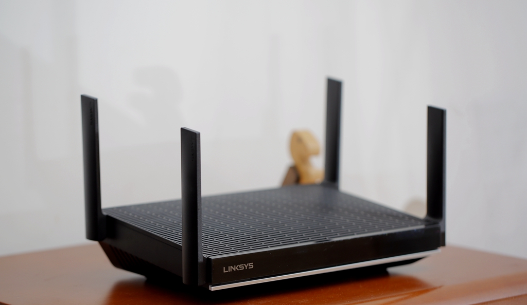 全网首测：WiFi播8K，120平单个Mesh路由全覆盖，Linksys MR9600
