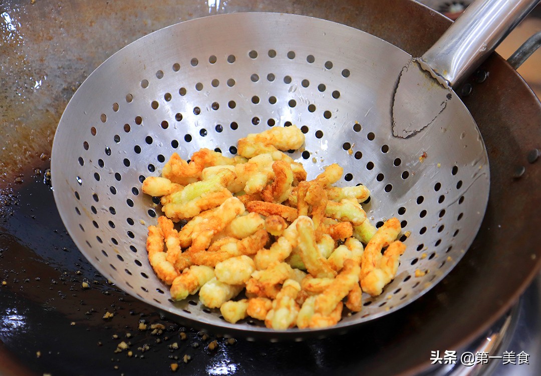 茄子怎么做好吃又下饭(茄子的5种素烧做法，一点肉都不放，却比大鱼大肉都香，特别下饭)