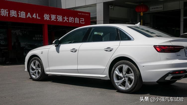 奥迪A4L“发飙”，跌至24.6万，30天卖14214台