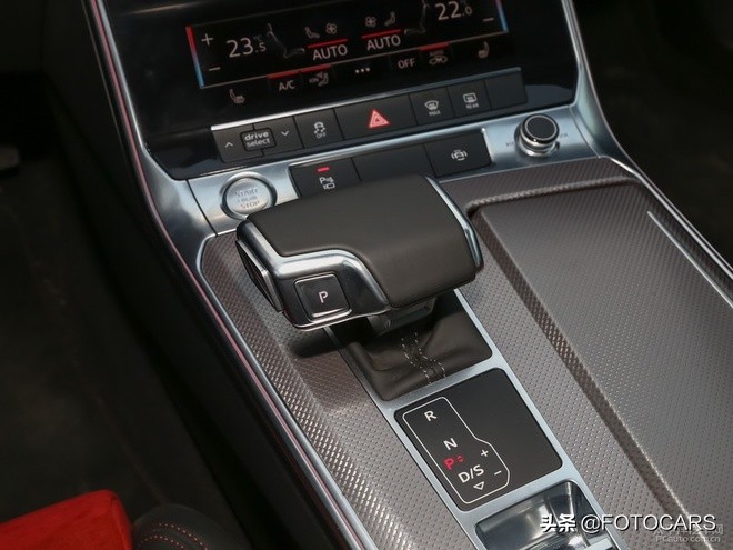 豪华C级三绝杀对比：新奥迪A6L\宝马5系\奔驰E级，你选谁？